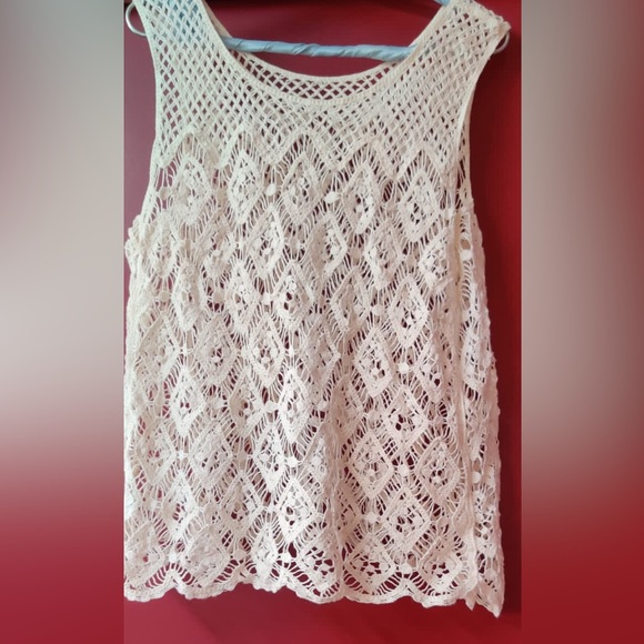 White croshet Top - Picture 2 of 2